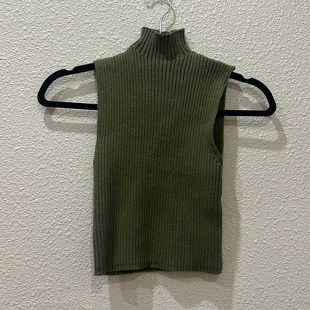Zara Cropped turtleneck sweater